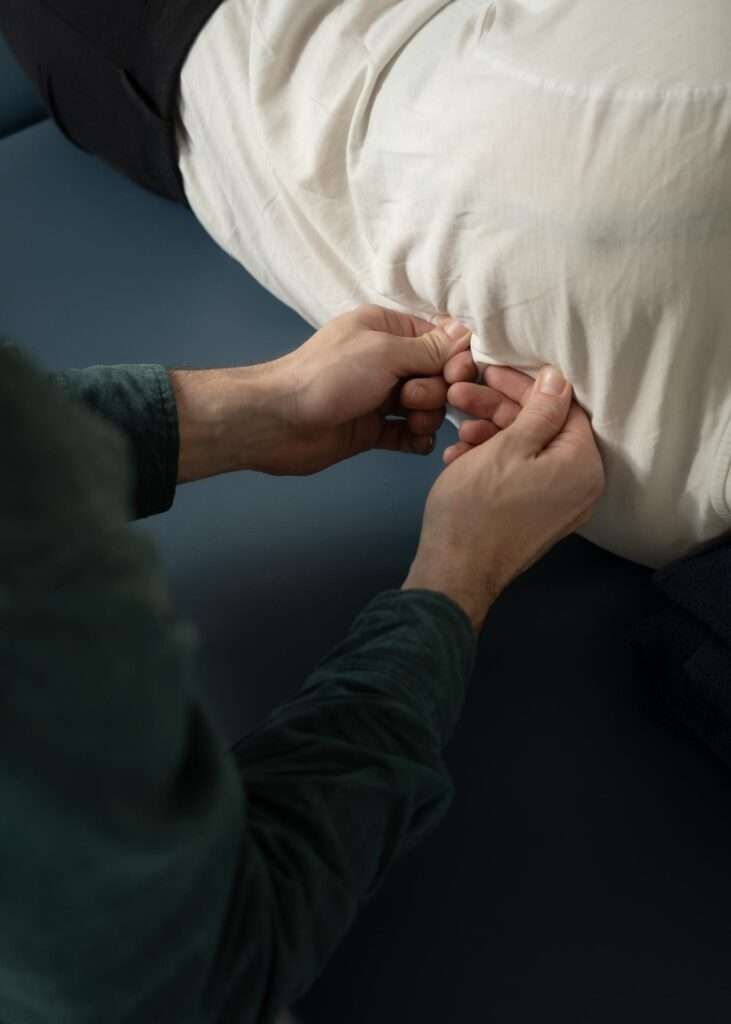 Feldenkrais in Zürich, Nicola Zollinger, Einzelstunde in Funktionaer Integration, wissenschaftlich fundiert und evidenzbasiert. Schmerzen, Stress, Gleichgewicht und Koordination